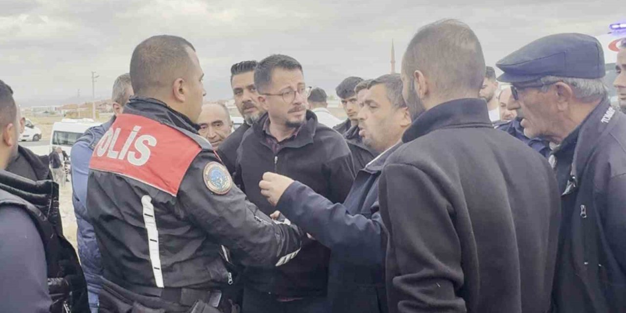 Polis cenazesi sırasında konvoya saldırı