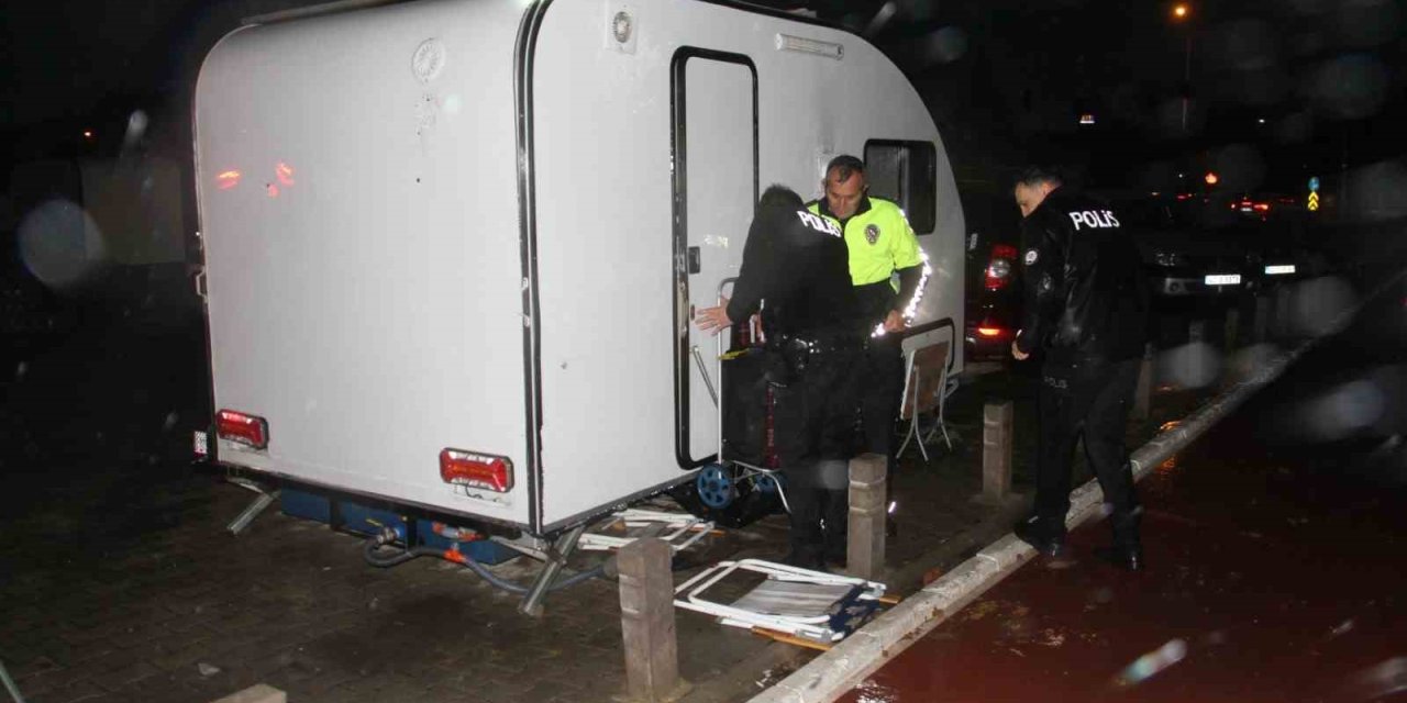 Konya'da karavanda kalan yaşlı adamdan haber alınamıyor