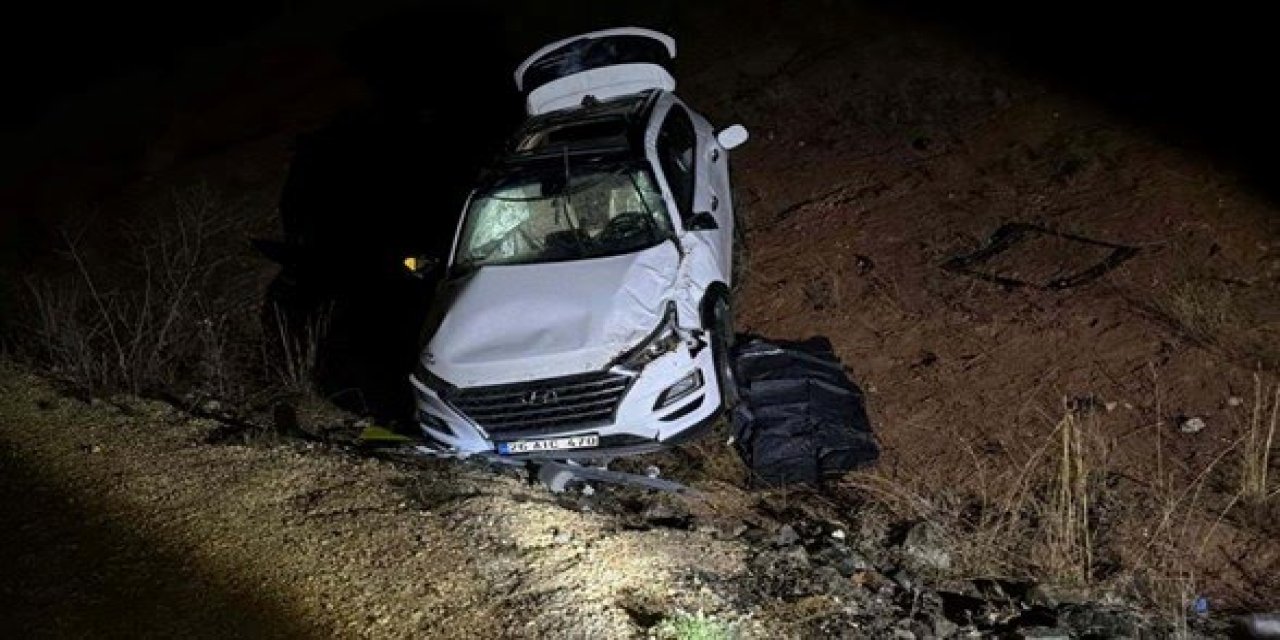 Ehliyetsiz sürücünün kontrolünden çıkan otomobil takla attı: 1 ölü, 4 yaralı