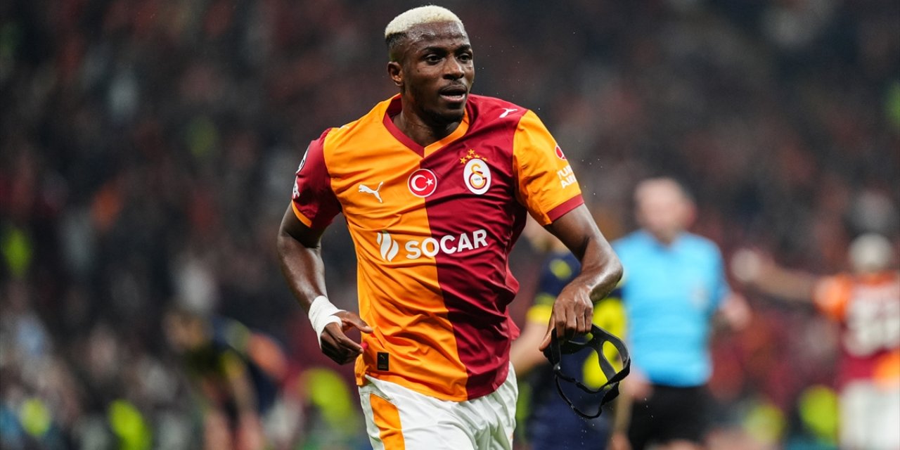 Victor Osimhen Galatasaray'ı sırtlıyor