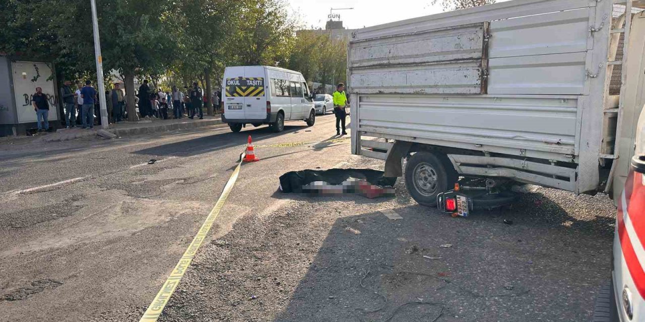 Pikap ile çarpışan motosikletin sürücüsü hayatını kaybetti