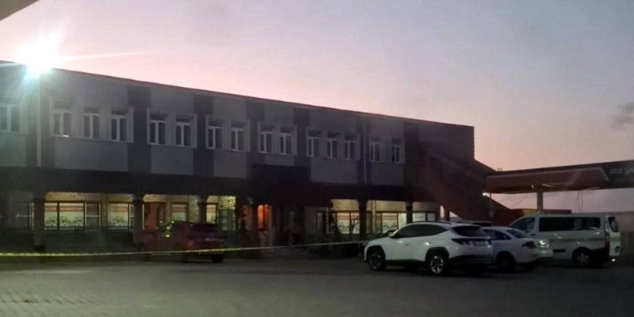 Restoranda yemek yiyenlere tabancayla ateş açtı: 1 ölü, 1 yaralı