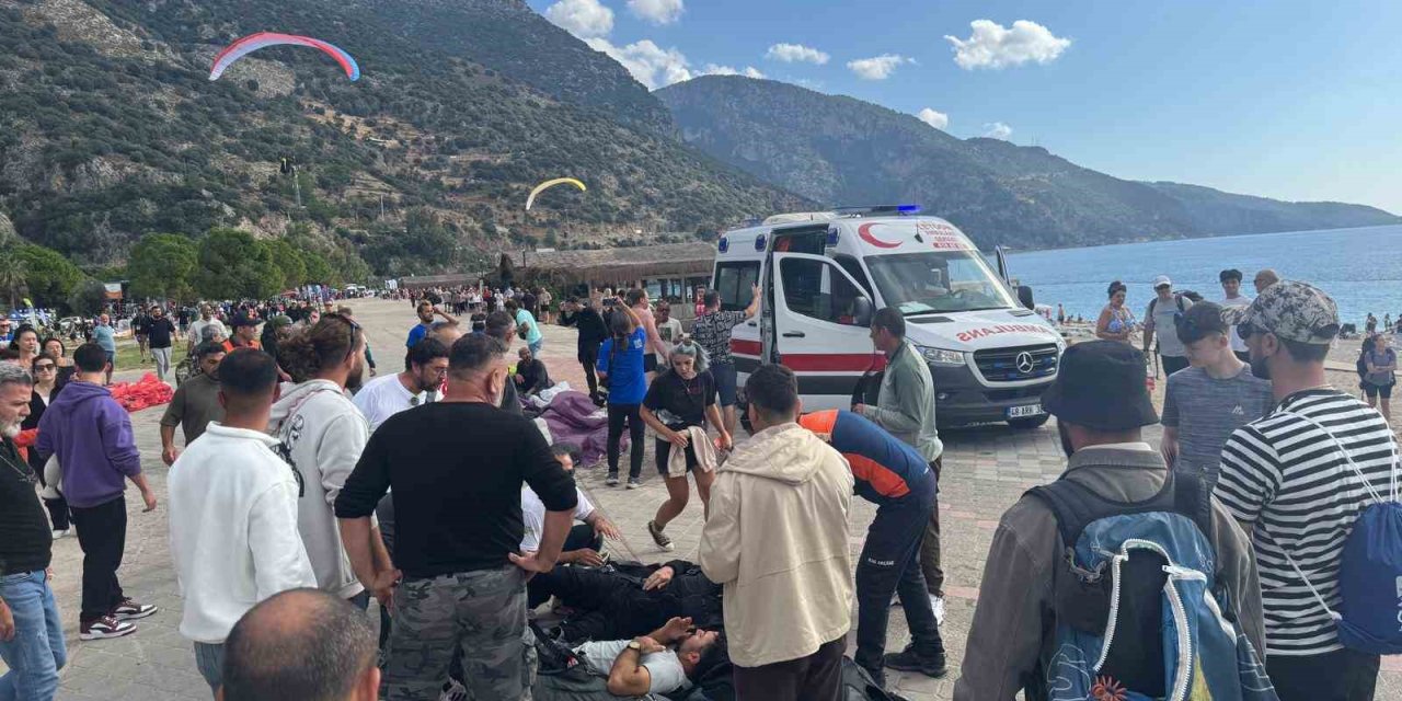 Yamaç paraşütleri havada çarpıştı: 3 kişi yaralandı