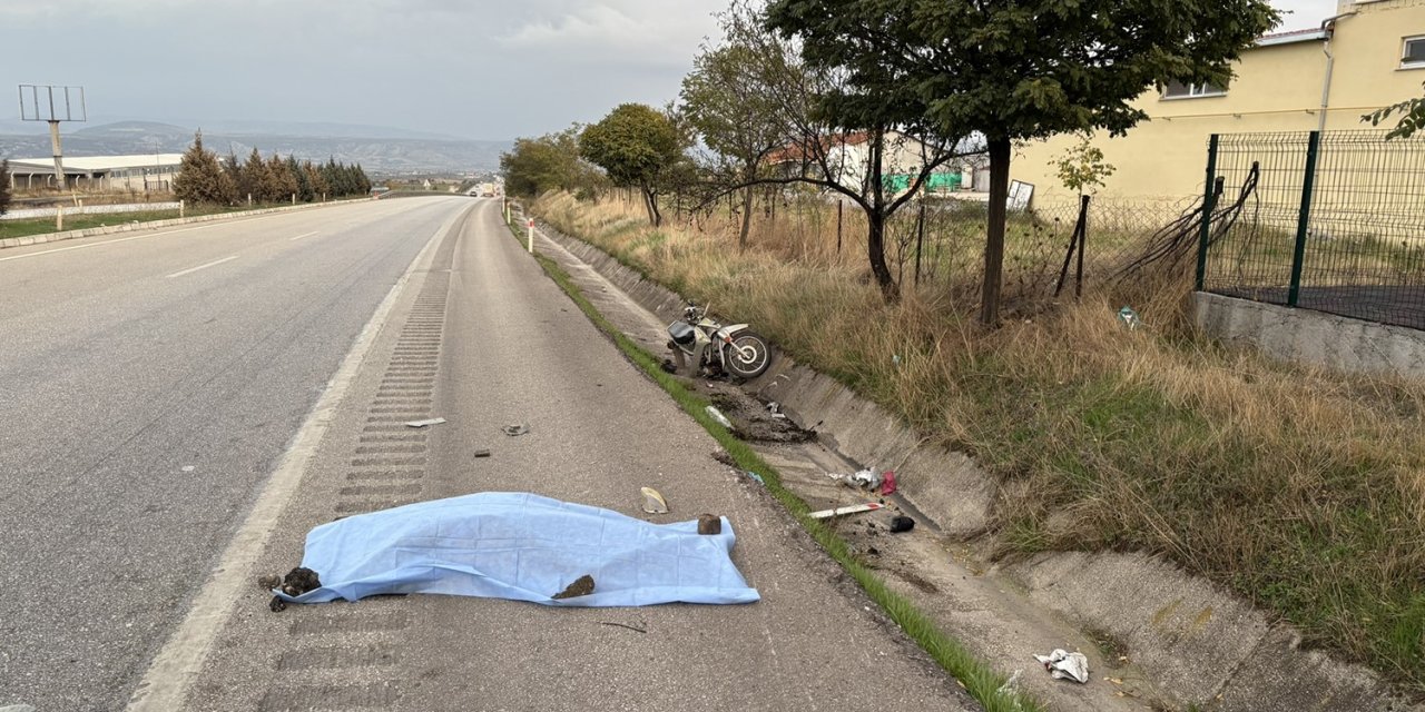 Motosiklet ile transit kavşakta çarpıştı: 1 ölü