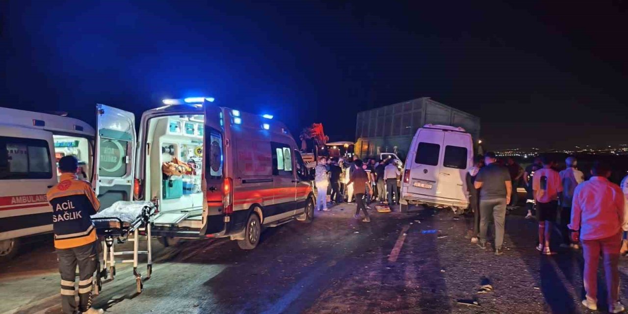 15 kişinin yaralandığı kazada yaralanan genç kız verdiği yaşam mücadelesini kaybetti