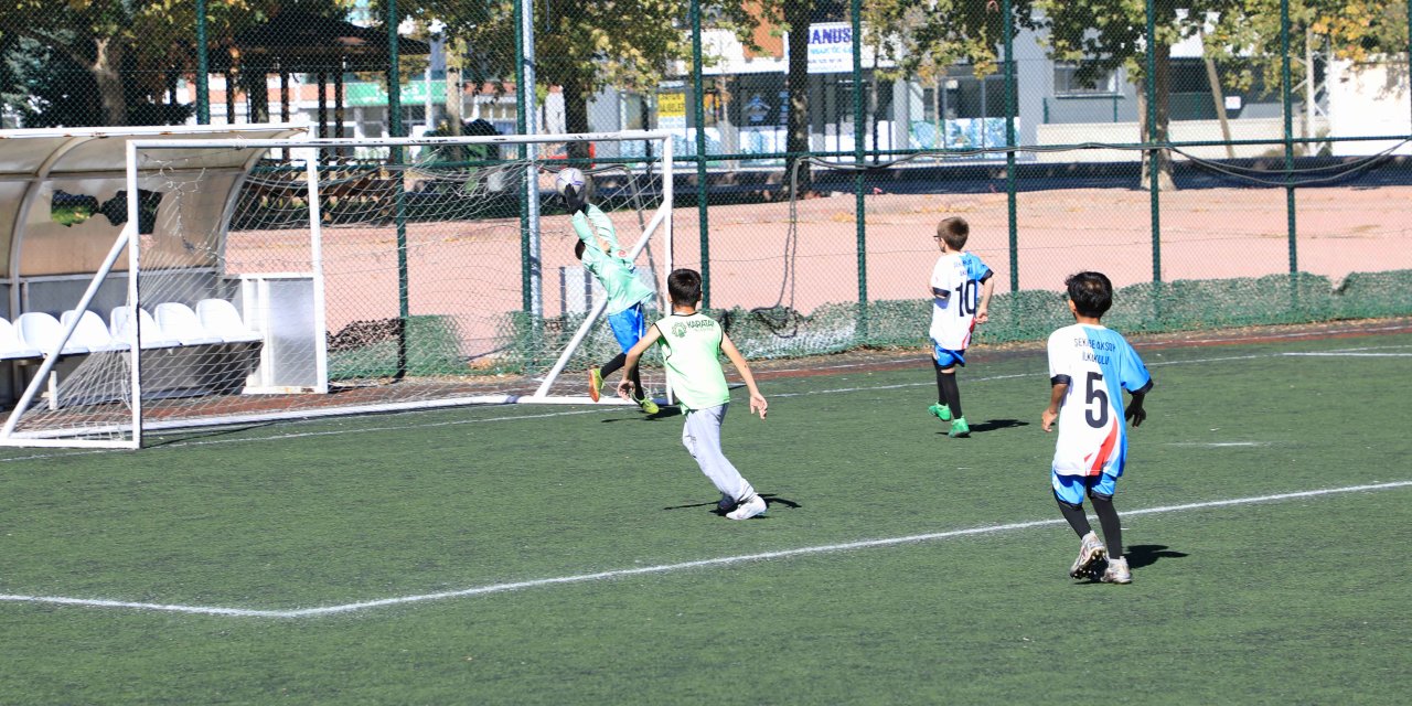 Karatay’da “İlkokullar Arası Dostluk ve Kardeşlik Futbol Turnuvası” başladı