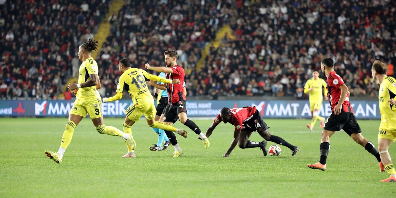 Fenerbahçe deplasmanda farklı kazandı