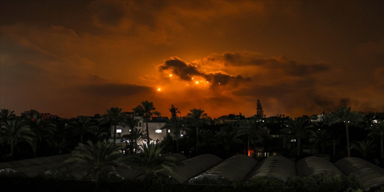 Katil İsrail Gazze'ye saldırıyor