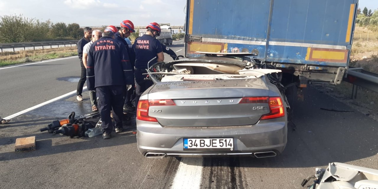 TIR'a arkadan çarpan otomobilin sürücüsü hayatını kaybetti