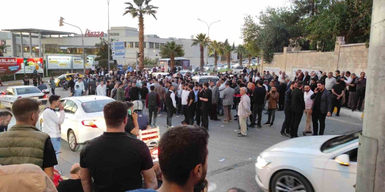 Cenaze defni sırasında "park cezası" kavgası: Yaralılar var