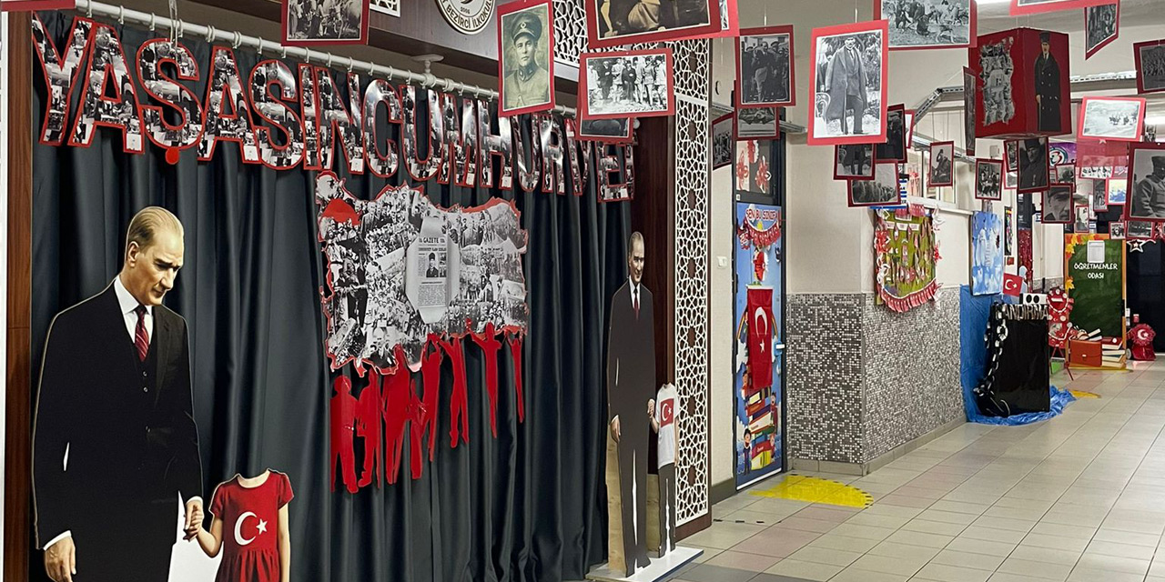 İzzet Bezirci İlkokulu'ndan Atatürk ve Cumhuriyet sokağı