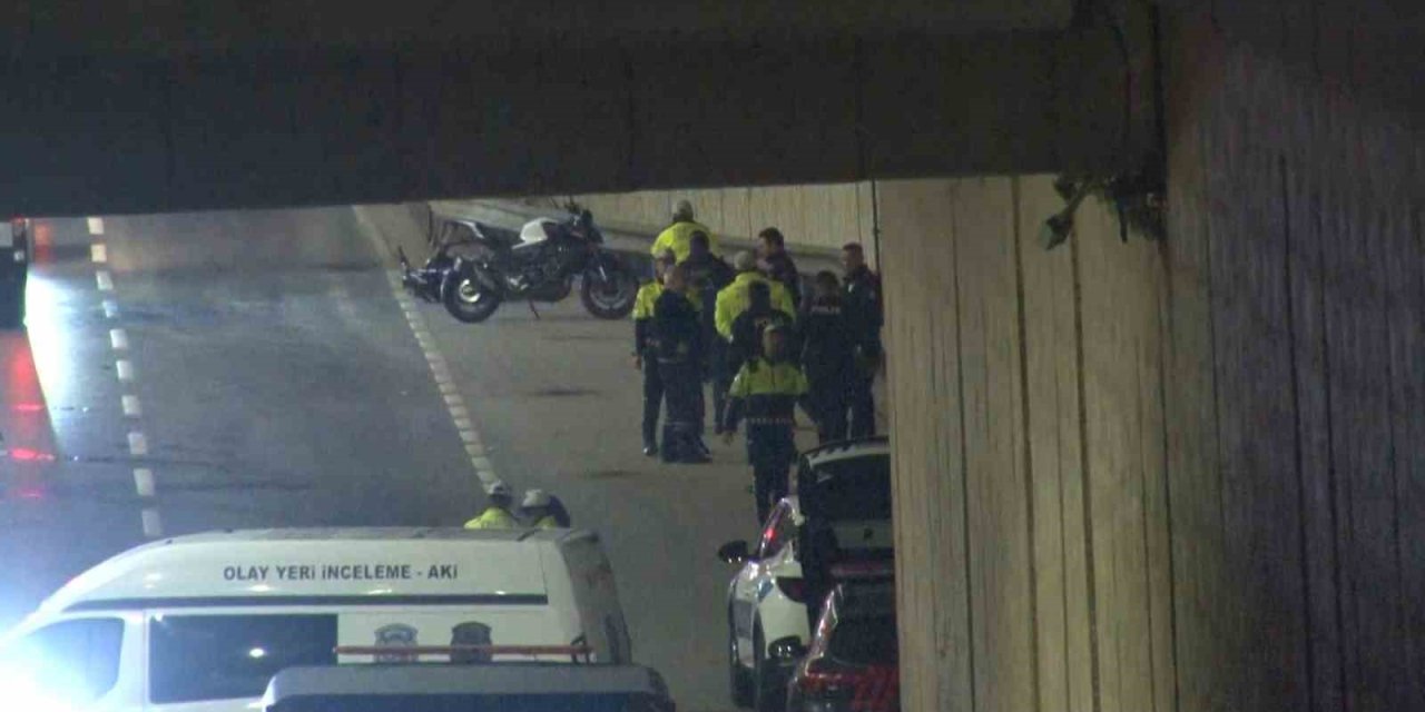 Alt geçitte kontrolden çıkan motosiklet kaza yaptı: 1 ölü, 1 yaralı