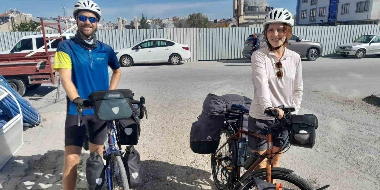 Bisikletle 10 ülkeyi geçip Konya’ya ulaştılar