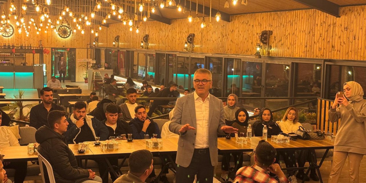 Ustaoğlu, AK Parti Seydişehir Gençlik Kollarıyla buluştu