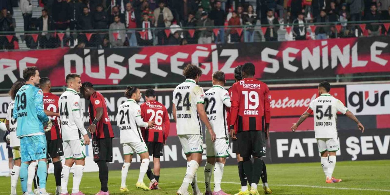 Vanspor FK, Sakaryaspor'u 3-2 Yenerek 3 Puan Aldı