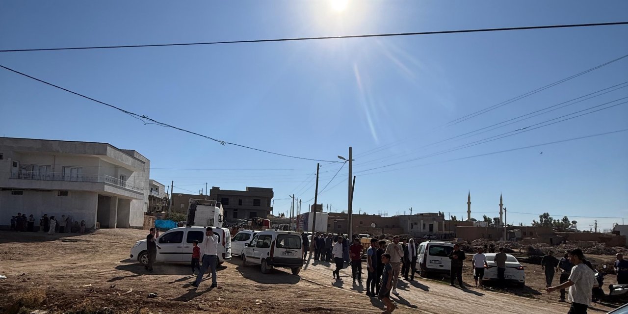 Lastiğini değiştirdiği tırın altında kalan şoför hayatını kaybetti