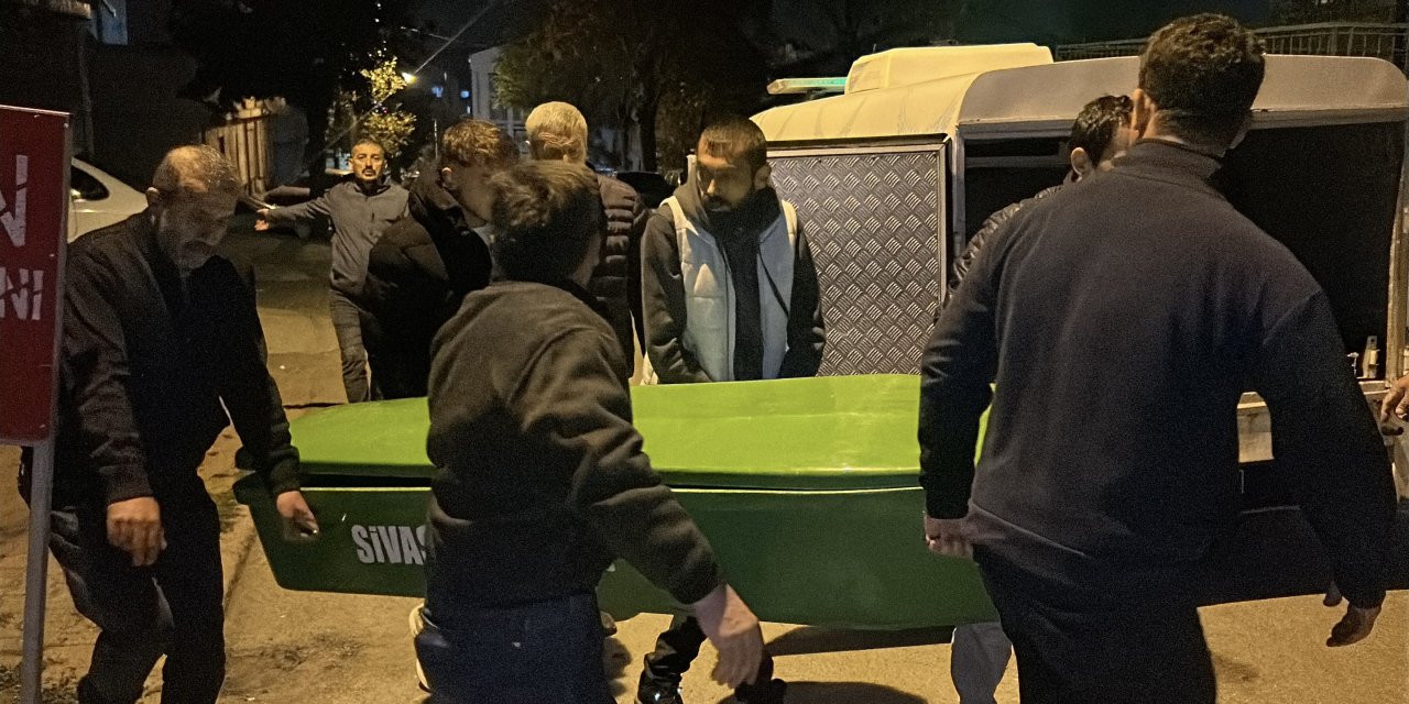 Garajda otomobilin içinde ölü bulundu