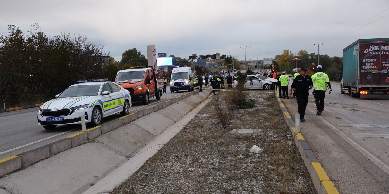 Tır ile otomobilin çarpıştığı kazada akademisyen Serkan Doğan, hayatını kaybetti