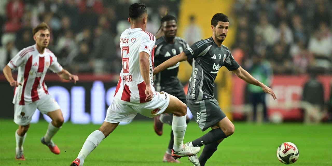 Beşiktaş deplasmanda 3 puanı 3 golle aldı