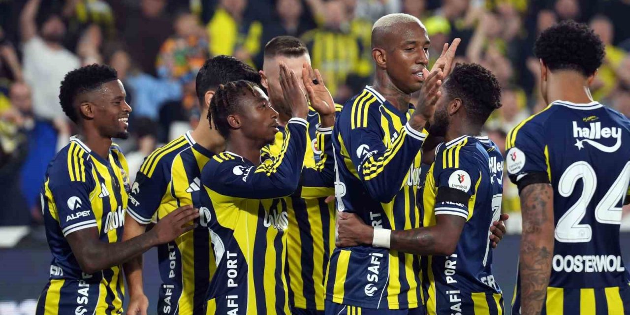 Fenerbahçe, liderle arasında puan farkını 1’e indirdi