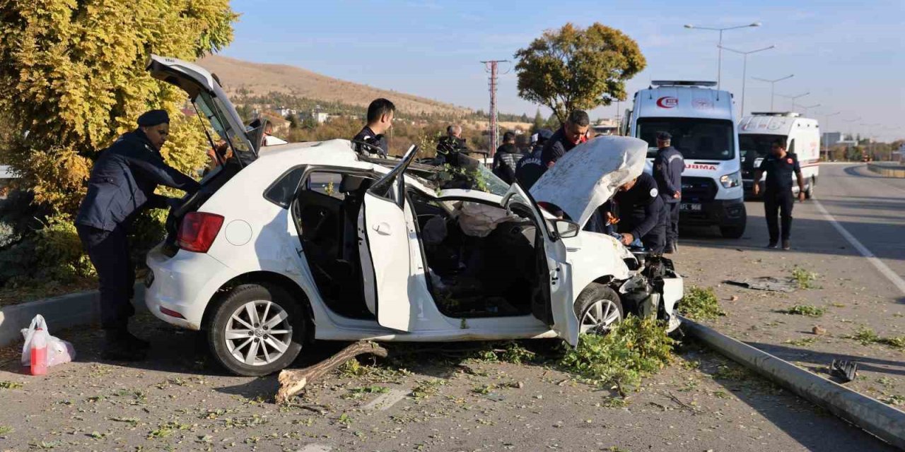 Sürücü direksiyon hakimiyetini kaybetti: 2’i ağır 6 yaralı