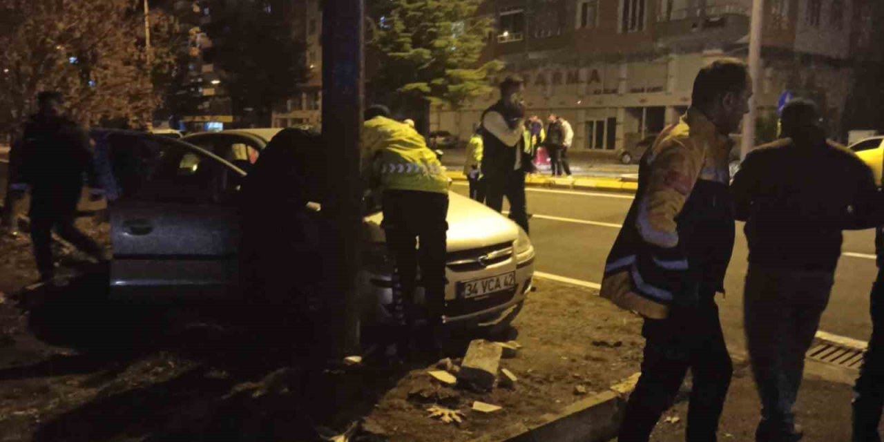 Konya'da otomobil karşı şeride geçerek durabildi! Sürücü yaralandı