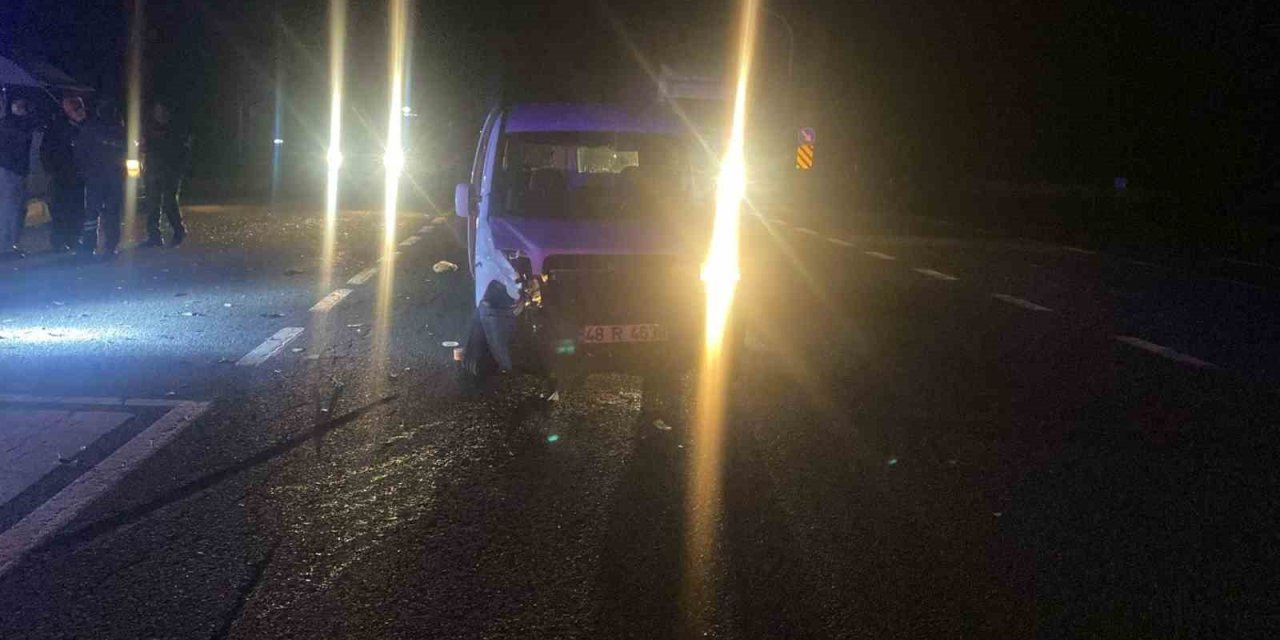 Konya'da otomobil ile hafif ticari araç çarpıştı: Yaralılar var