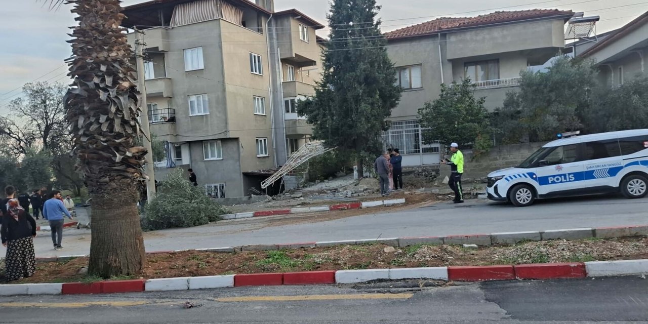 Kamyonet evin bahçesine uçtu; 1 ölü, 3 yaralı