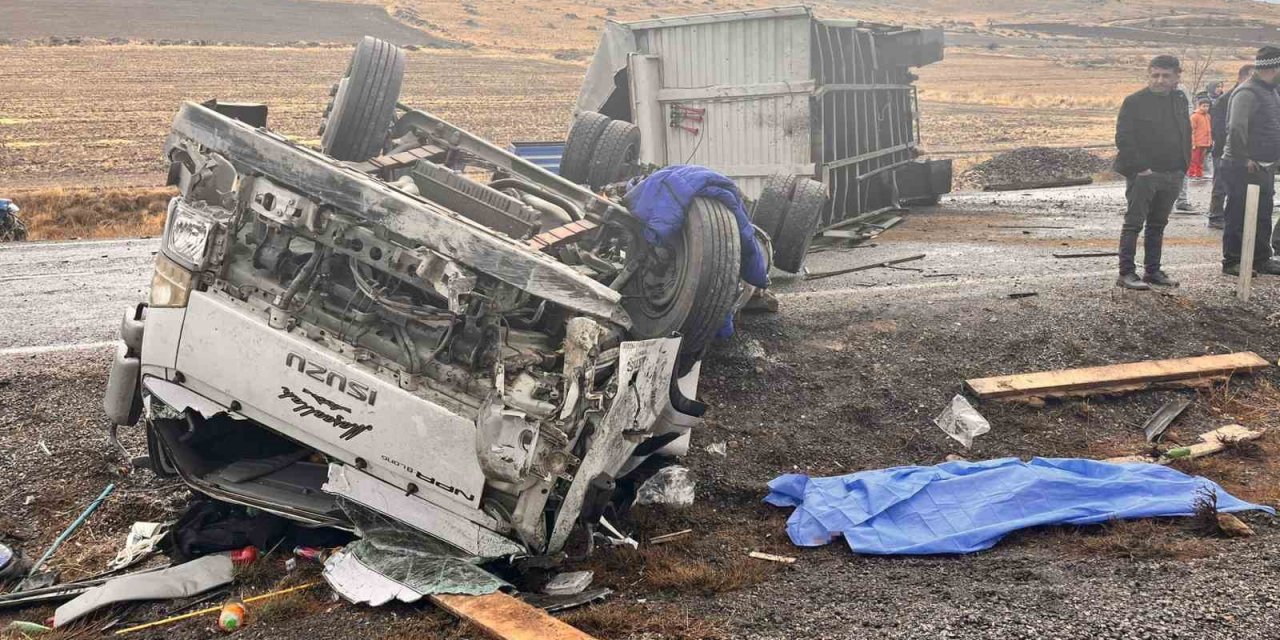 Zincirleme kaza: Ölü ve yaralılar var
