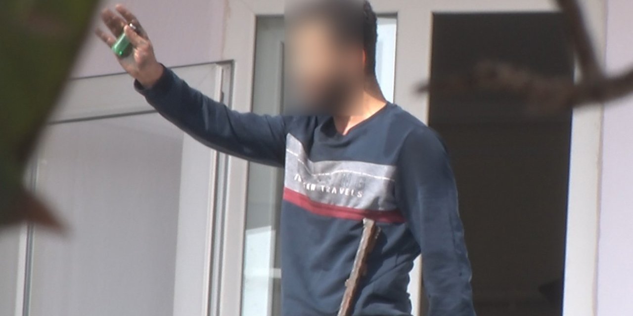 Evi yakmaya çalıştı, eşyaları fırlattı, çıkışta akraba dayağı yedi