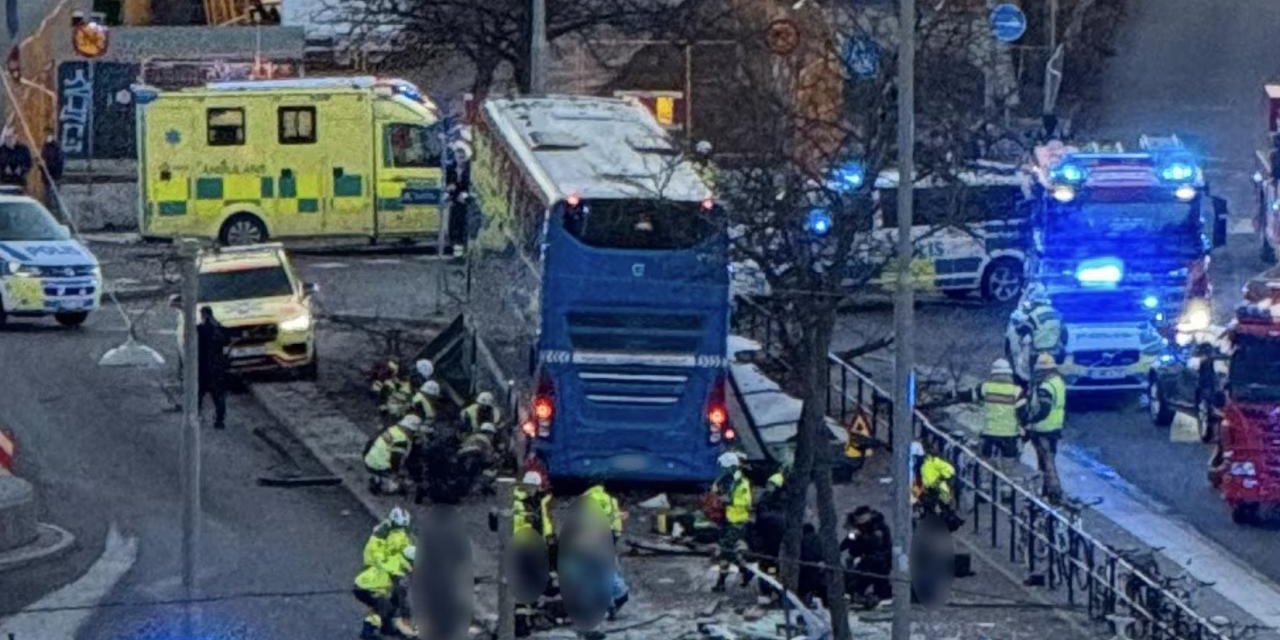 Otobüs durağa çarptı: Çok sayıda ölü ve yaralı var