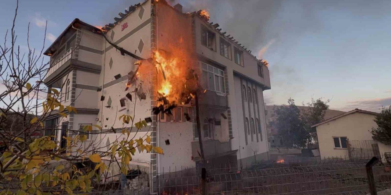 Konya'da üç katlı binada yangın!