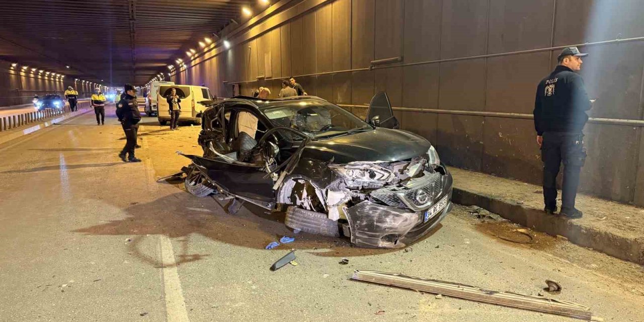 Kontrolden çıkan cip, hafif ticari araçla çarpıştı: 2 ölü, 1 yaralı