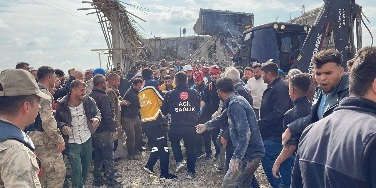 5 işçi beton altında kaldı