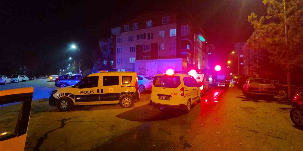 5 katlı binanın teras katında çıkan yangın paniğe neden oldu