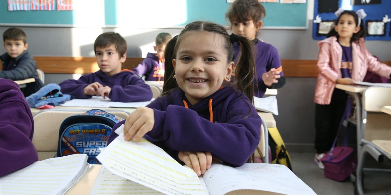 Ara tatil bitti... Okullarda ilk ders zili çaldı