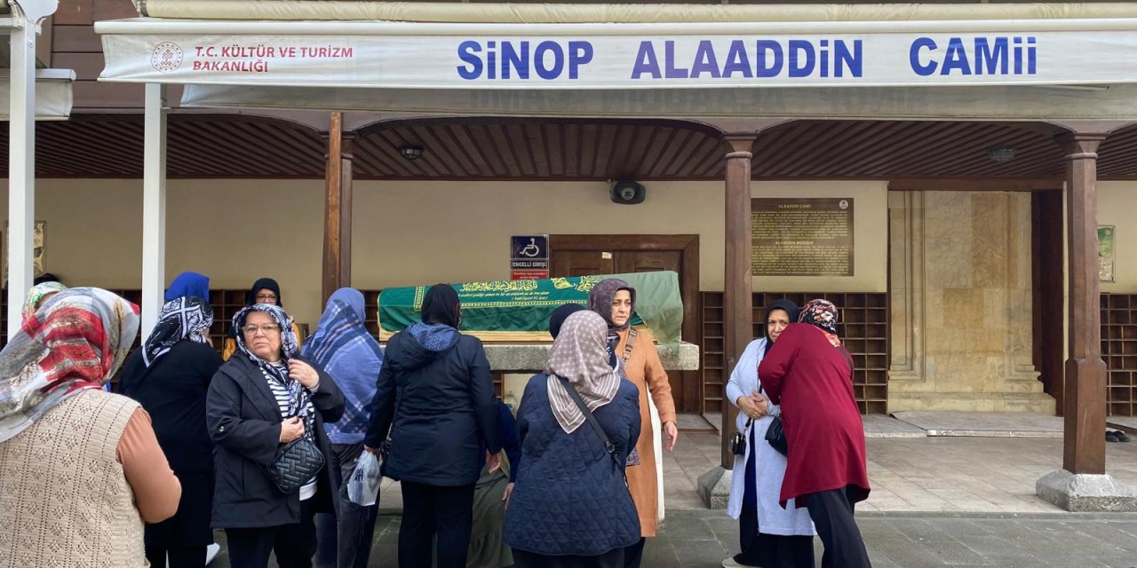 Çöp kamyonunun çarptığı kadın toprağa verildi; şoför serbest