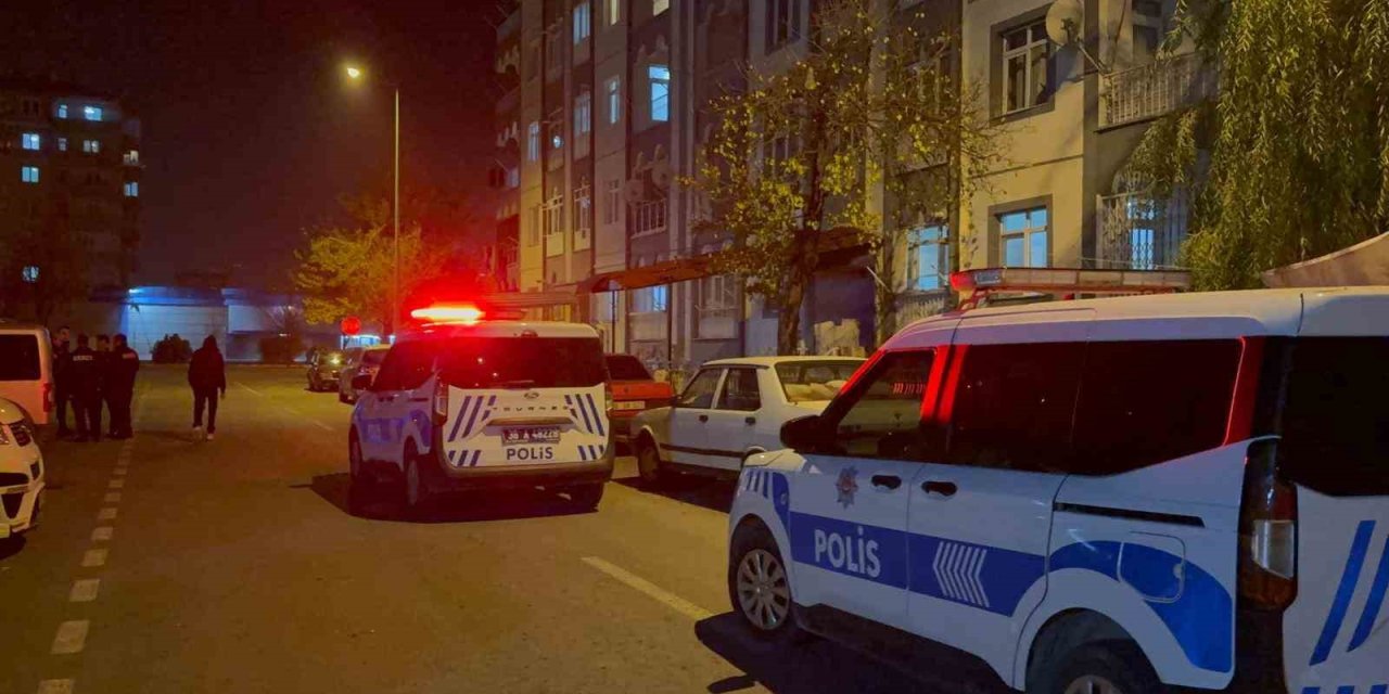 Ablasının acısına dayanamadı, aynı yerden atladı