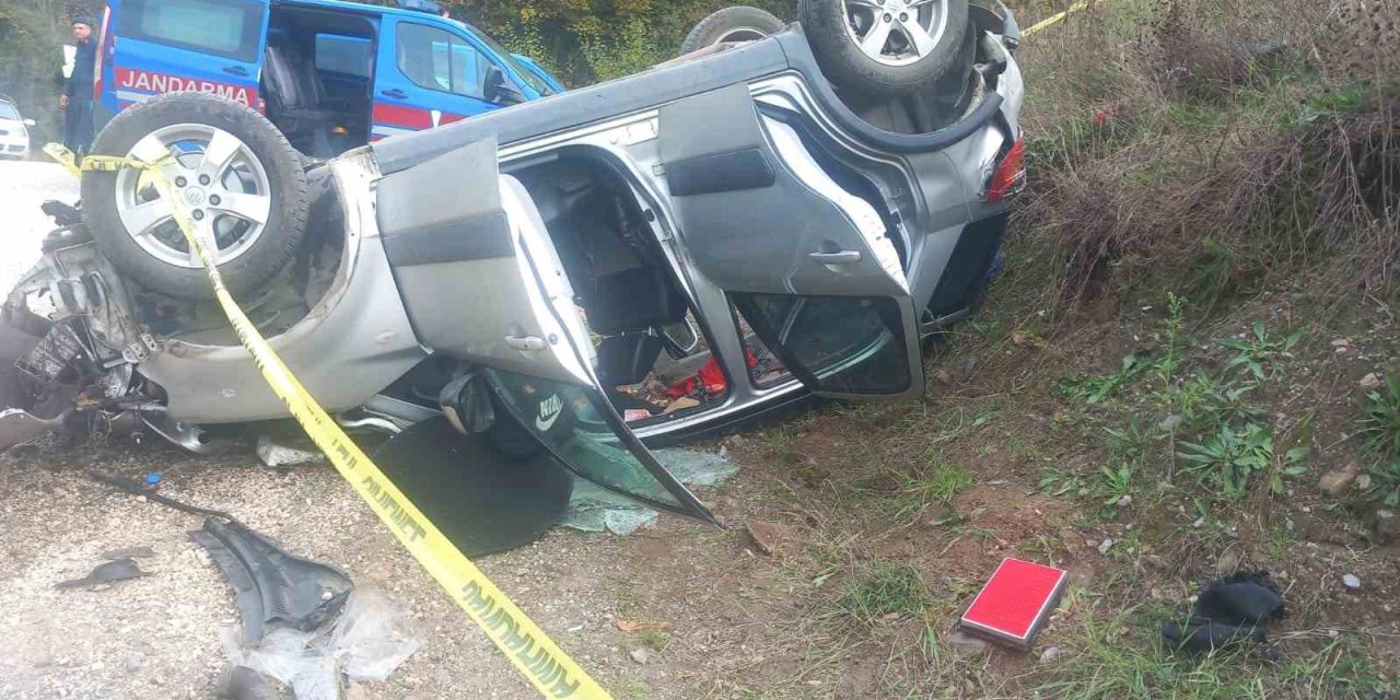 Otomobil, uçuruma devrildi: 1 ölü, 3 yaralı