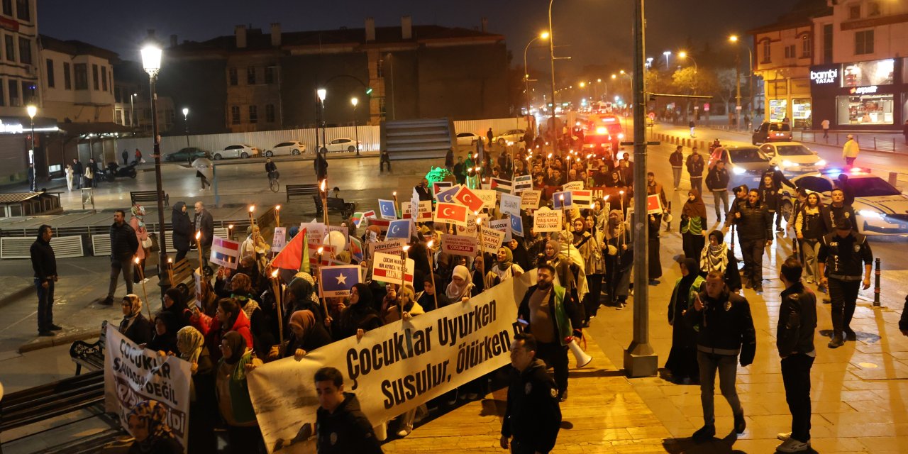 İHH Konya Şubesi’nden Dünya Çocuk Hakları Günü yürüyüşü
