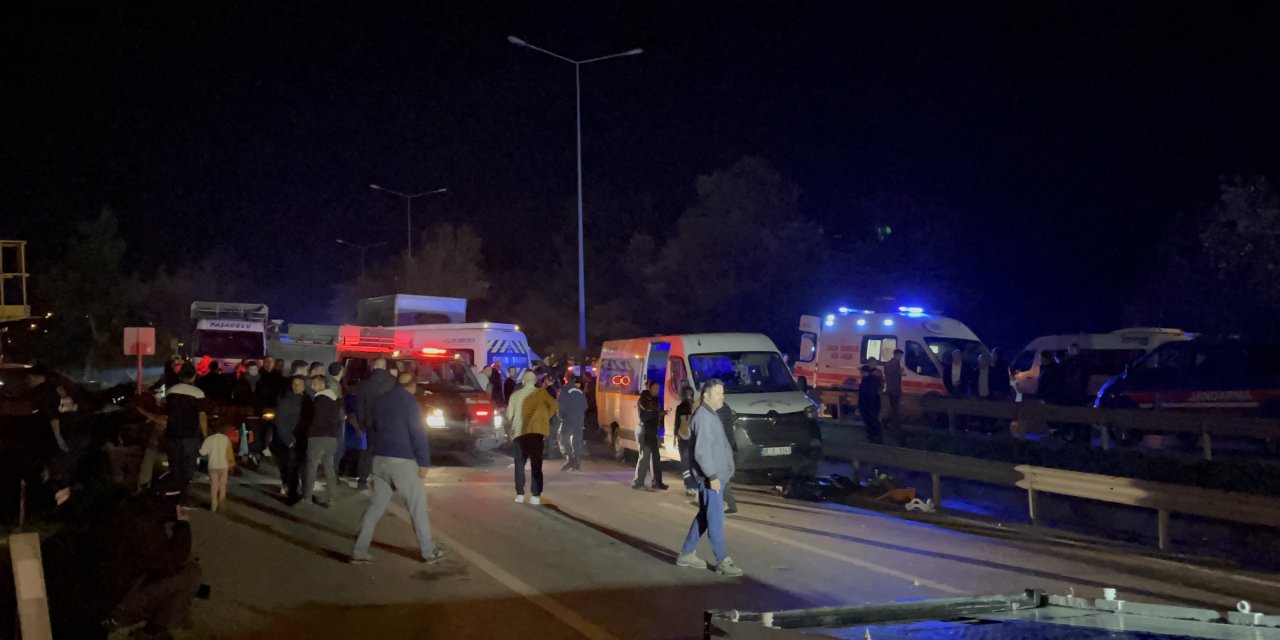 Bursa-Yalova yolunda 5 aracın karıştığı zincirleme kaza: 1 ölü, 13 yaralı