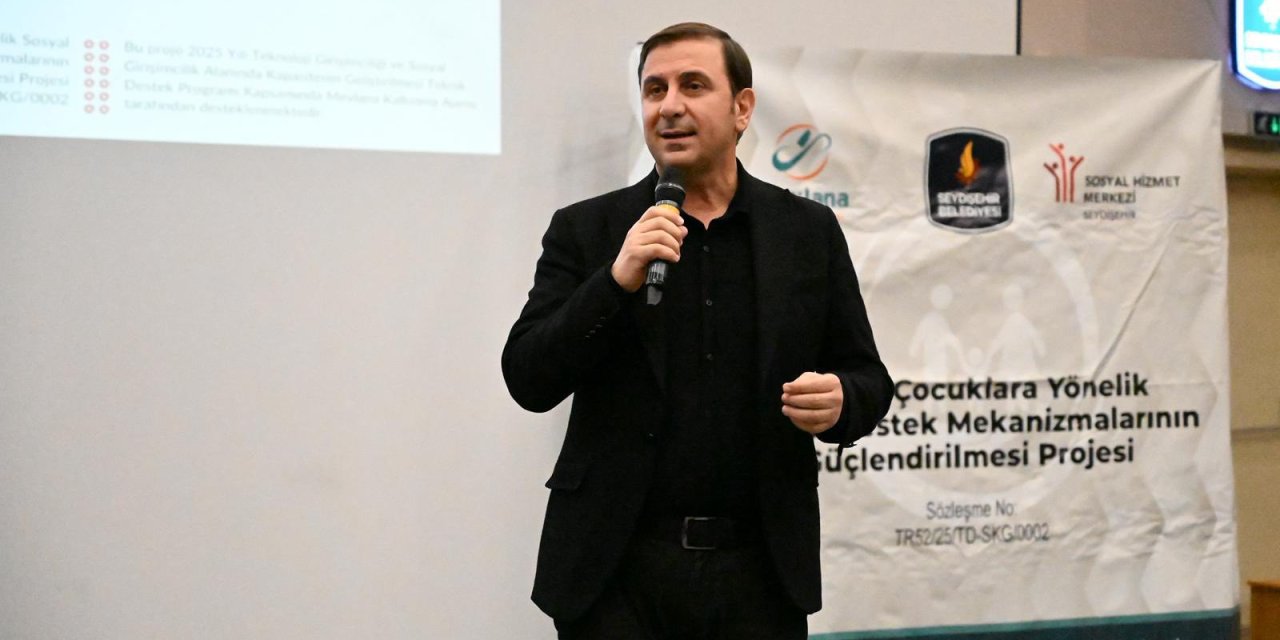 Yazar Zekeriya Konya'da konuştu: “Çocuklarımız dijital dünyanın tam kalbinde büyüyorlar”