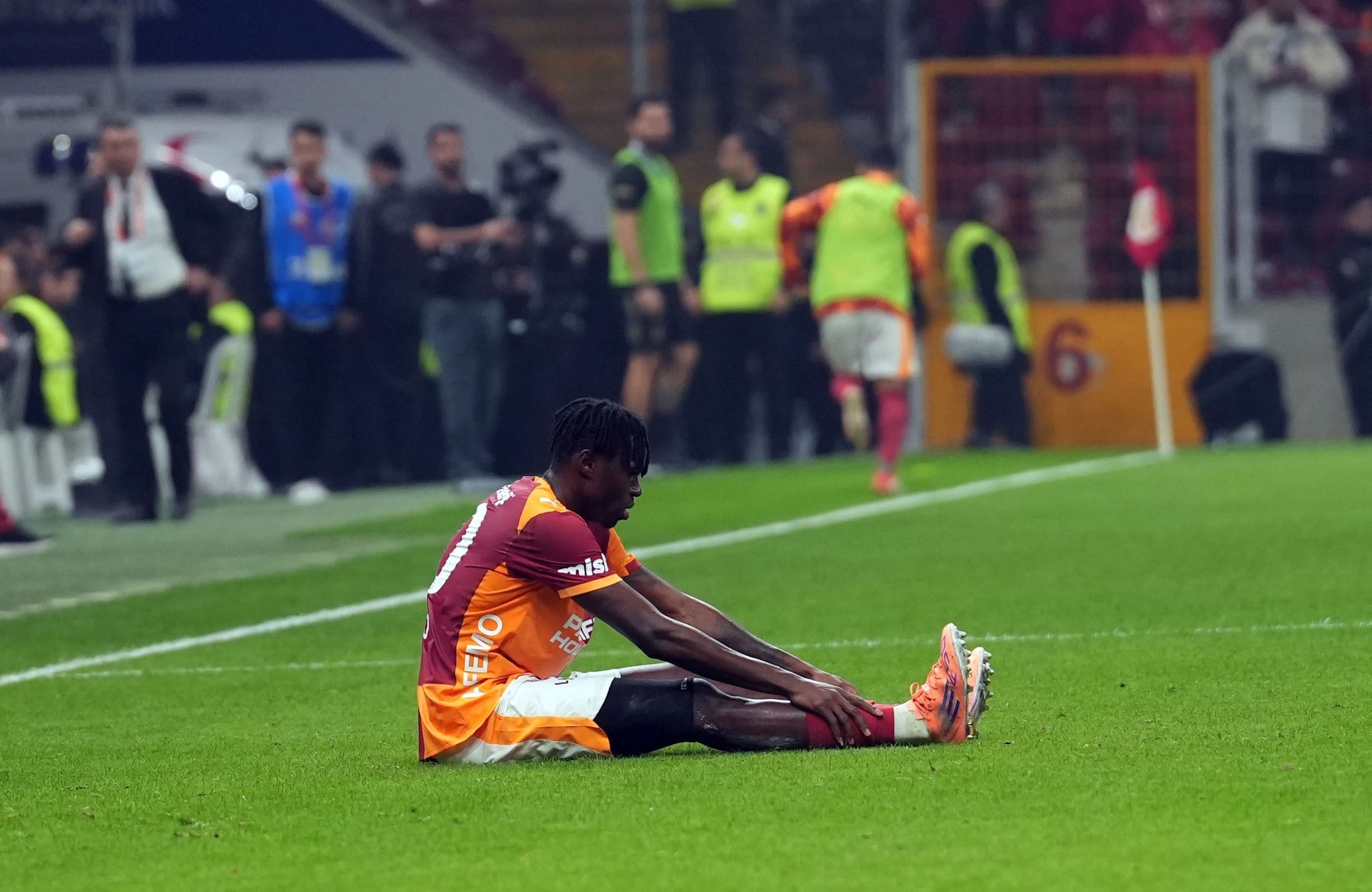 Galatasaray'a derbi öncesi kötü haber