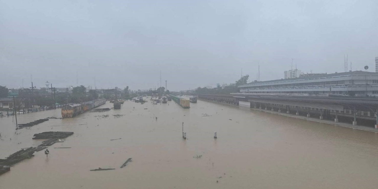 Sel ve toprak kayması: 18 ölü, 12 yaralı