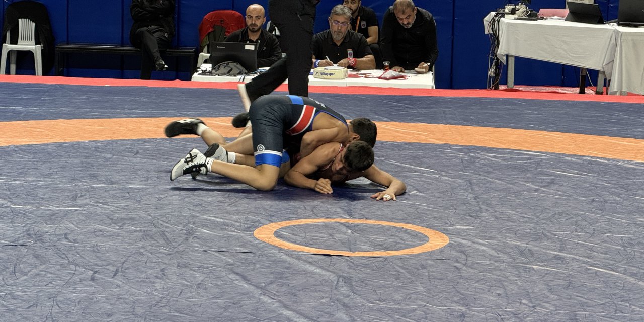 Karatay Belediyespor güreşte tarih yazdı