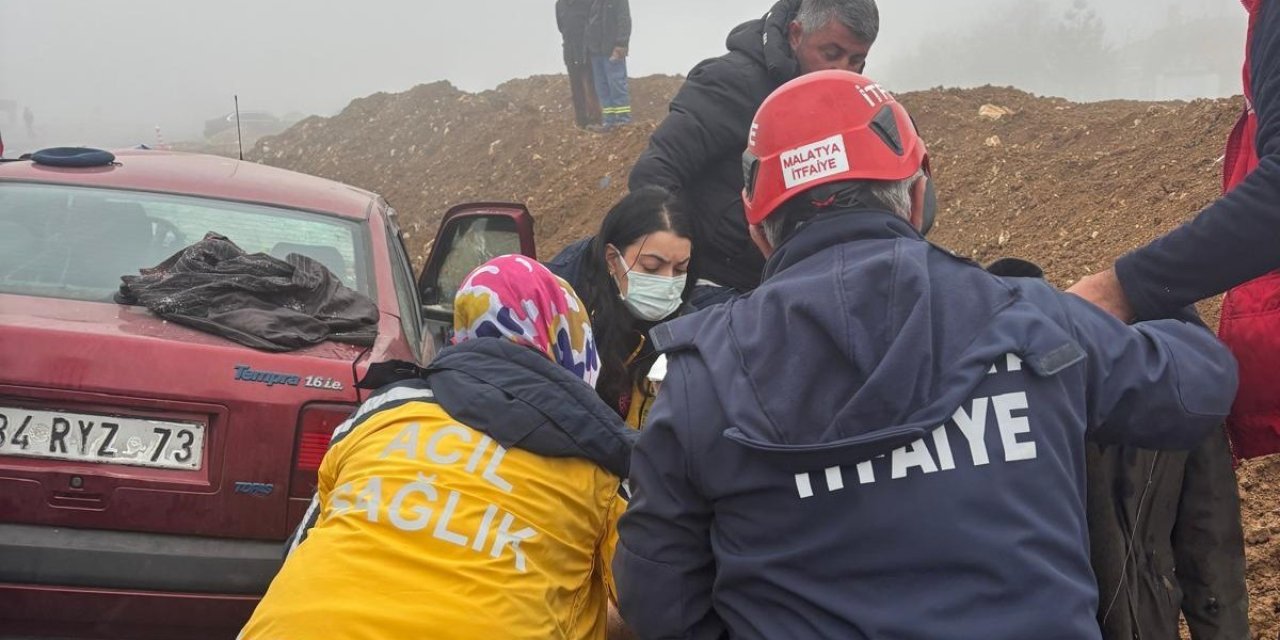 İki otomobil çarpıştı: 5 yaralı