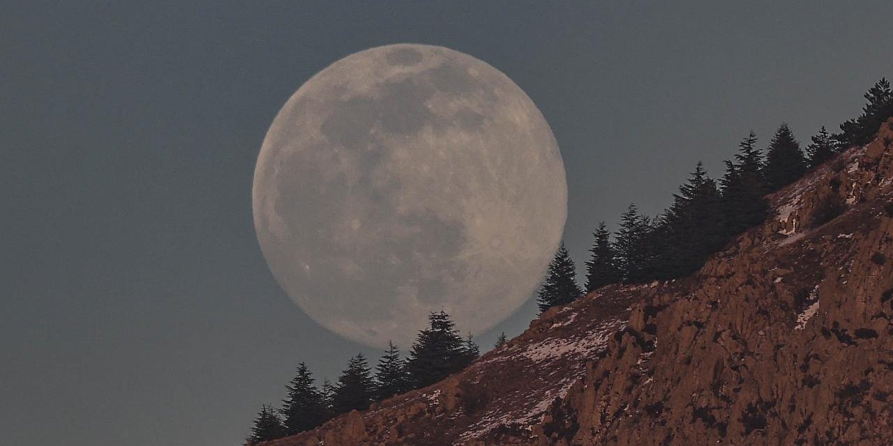 50 yıllık Ay kayasında tarihi sır: Ay'dan bile eski kalıntı bulundu
