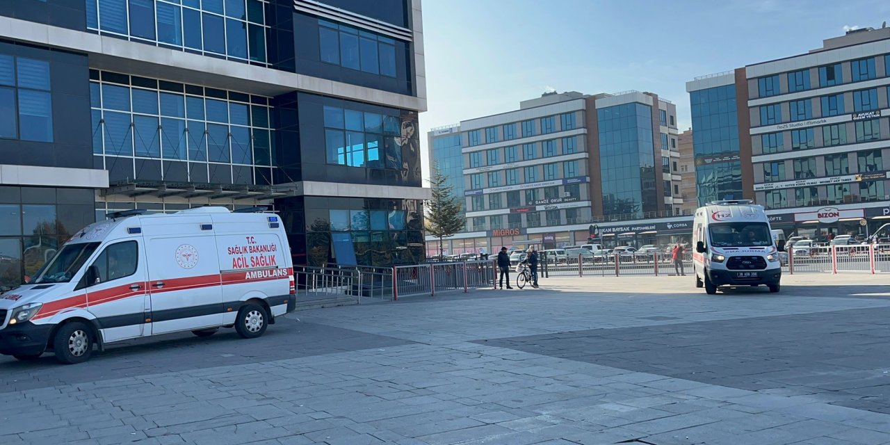 Adliye önünde boşanma davası sonrası kavga: 5 yaralı