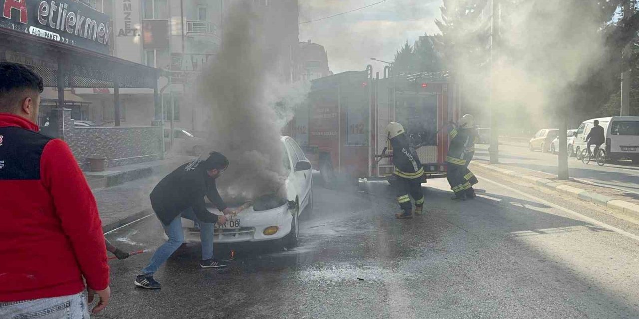 Konya'da seyir halindeki otomobilde yangın
