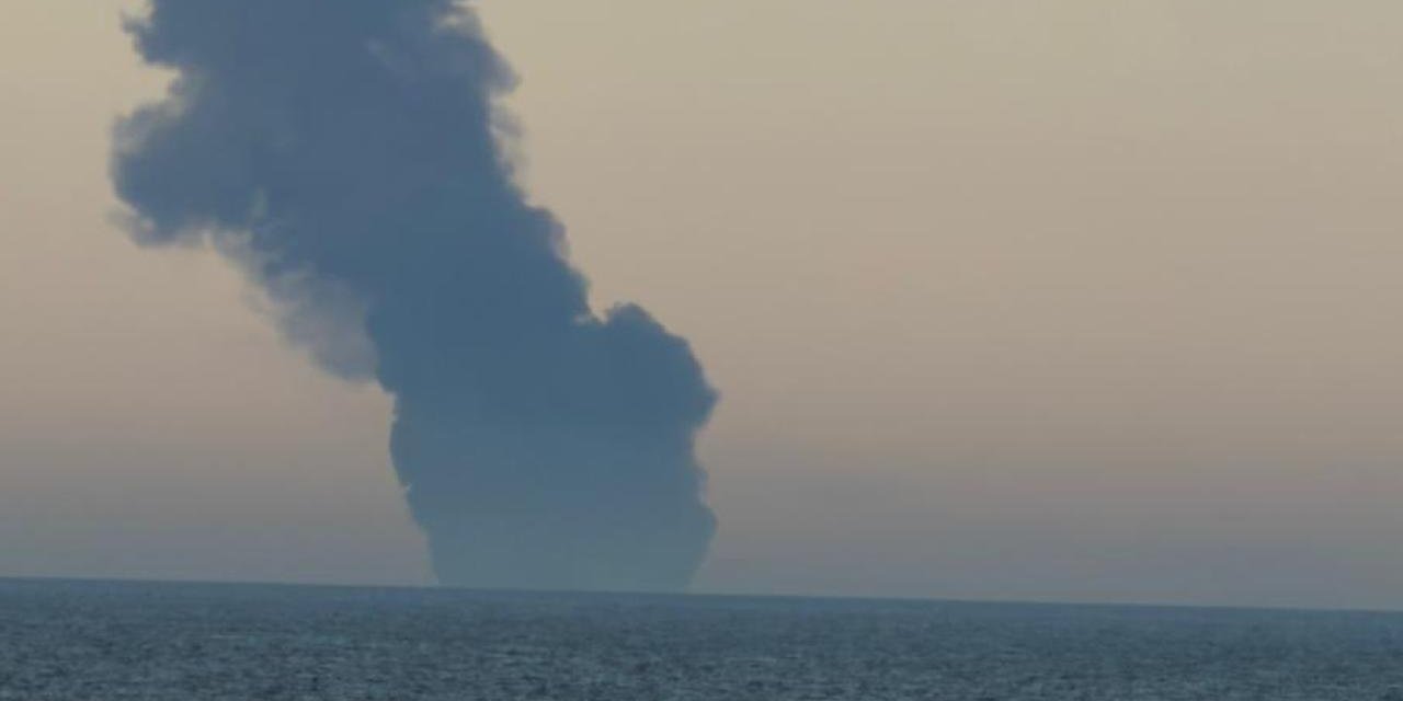 Karadeniz'de gemi yangını: 25 personel tahliye edildi
